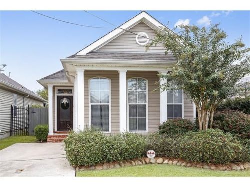 320 2nd St, Gretna, LA 70053-5306