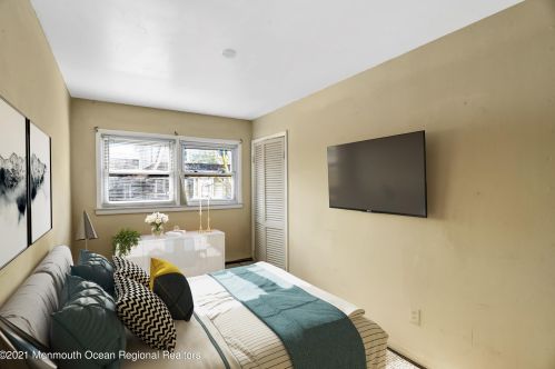 1105 Comstock St, Tinton Falls NJ 07712-5815 exterior