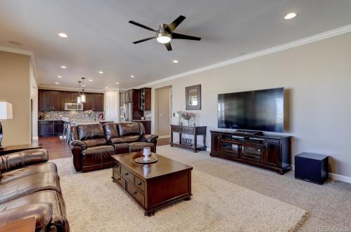 7275 Oak Hill Ct, Aurora CO 80018-1734 exterior