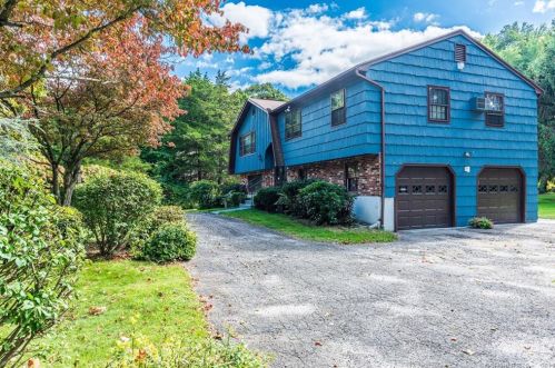 26 Thompson St, Huntington, CT 06484-5134
