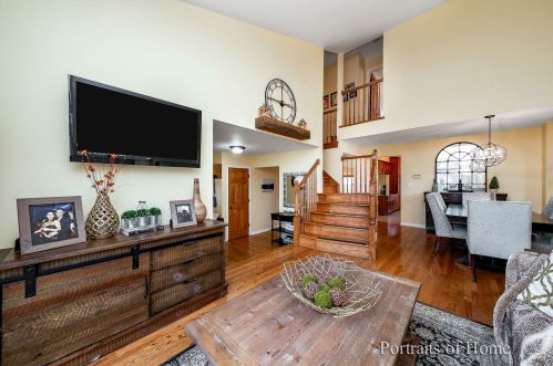 600 Delaware Ln, Elk Grove Vlg, IL 60007-2724