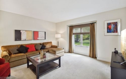10 Brighton Ave, Bridgewater, NJ 08807-2679