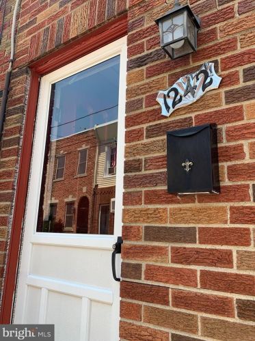 1242 Mercy St, Philadelphia, PA 19148-5511