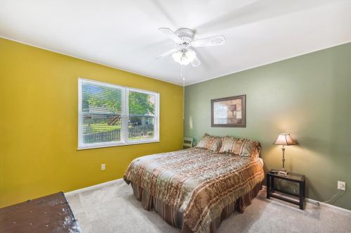 877 San Sebastian Dr, Fenton, MO 63026-3049
