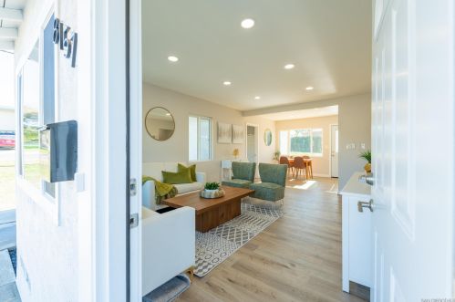 8157 Roy St, Lemon Grove, CA 91945-2524