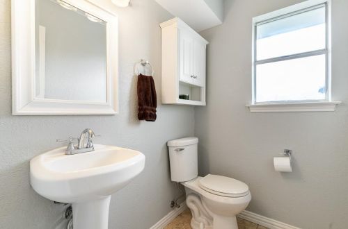 2242 Woodcreek, Carrollton TX 75006-1925 exterior