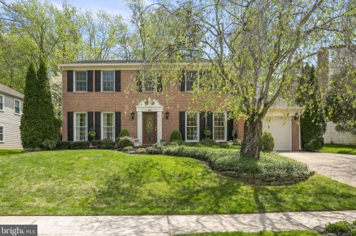 8529 Etta Dr, Springfield, VA 22152-2704