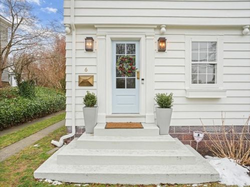 6 Newtown Ter, Norwalk CT  06851-3021 exterior