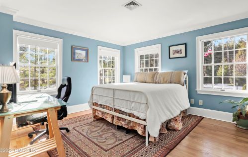 345 Round Hill Rd, Greenwich CT  06831-3303 exterior