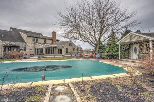 2045 Rockvale Rd, Lancaster PA  17602-1405 exterior