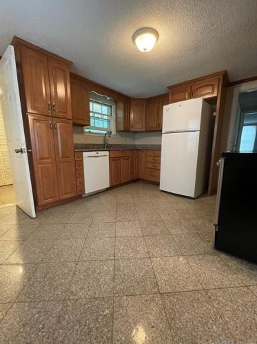 47 Skitchewaug St, Windsor CT  06095-4607 exterior