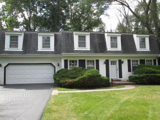 1 Big Oak Ln, Bannockburn, IL 60015-2401