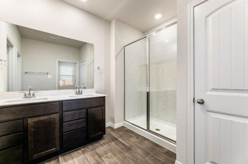 432 Town Lake Bnd, Uhland TX  78640-5171 exterior