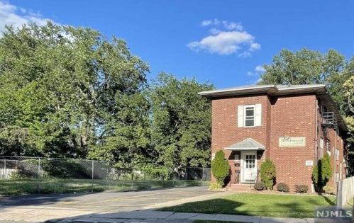 197 Queen Anne Rd, Bogota, NJ 07603-1636