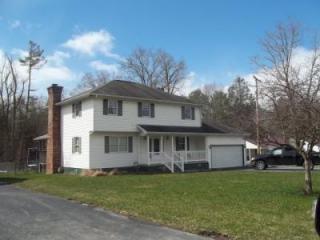 183 Beaver St, Glade Springs, WV 25832-9655