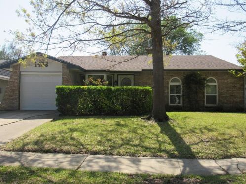 1406 Lavendale Ln, Garland TX  75040-4302 exterior