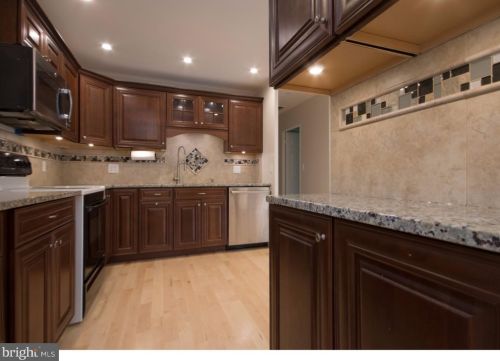 384 Walnut Ln, Princeton NJ  08540-3447 exterior