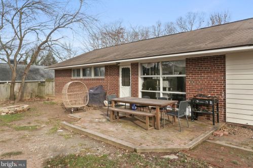 7204 Halifax Pl, Springfield VA  22150-3718 exterior