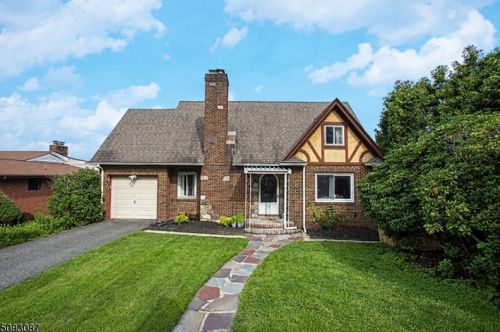 33 Koclas Dr, Netcong, NJ 07857-1213