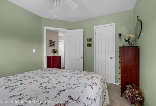 17 Rawson Cir, Tinton Falls NJ 07712-2579 exterior