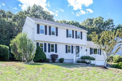 86 Mesa Dr, North Kingstown, RI 02852-1662