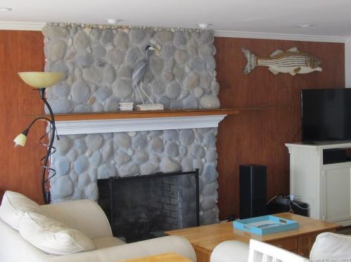 2 Brightwater Rd, Niantic CT  06357-3802 exterior