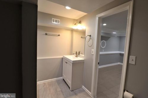 8005 Lake Pleasant Dr, Springfield VA  22153-3005 exterior