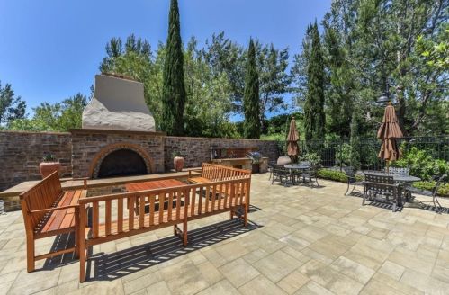 37 Blue Smt, Irvine CA  92603-0168 exterior