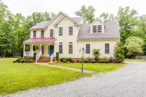 401 Woodruff Dr, Aylett, VA 23009-2866