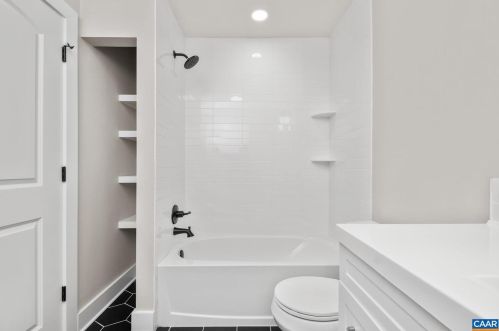 6500 Hillsboro Ln, Crozet, VA 22932-3323
