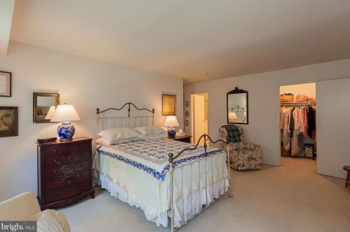 22 Valleybrook Dr, Lancaster PA  17601-4623 exterior