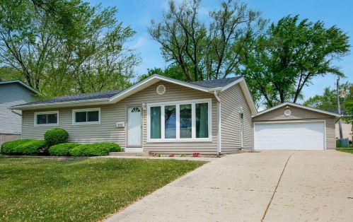 1711 Green Meadows Blvd, Streamwood, IL 60107-1830