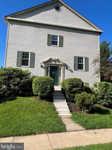 9892 Burke Pond Ct, Springfield, VA 22015-2954