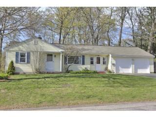 174 Applecrest Rd, Manchester, NH 03104-2807