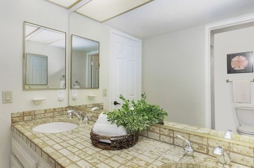 6 Descanso, Irvine CA  92620-1843 exterior