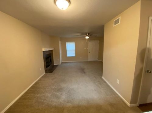 1935 Crooked Ln, Fort Worth TX  76112-4525 exterior