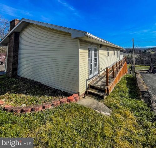 68 Spring St, Frostburg, MD 21532-2257