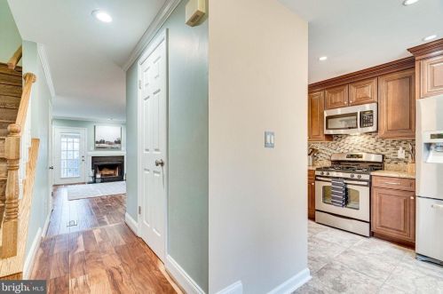 7575 Chrisland Cv, Falls Church, VA 22042-7564