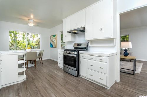 5124 Ln Crescenta Ave, Glendale CA 91214-2117 exterior