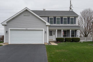 994 Longford Rd, Hanover Park, IL 60103-1911