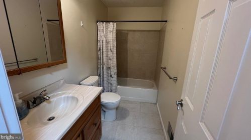 60 Holly Ct, Trenton NJ 08619-4634 exterior