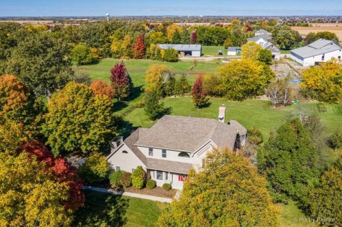 7 Crestview Dr, Oswego IL  60543-9475 exterior