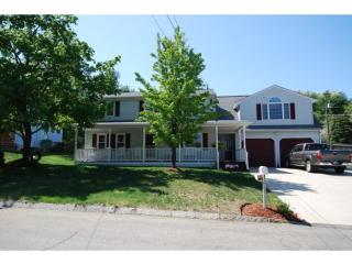 1 Blueberry Ln, Nashua, NH 03062-1611