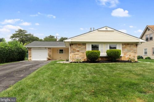 43 Globe Ln, Willingboro, NJ 08046-3021
