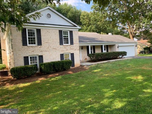 1220 Forestville Dr, Great Falls, VA 22066-2115