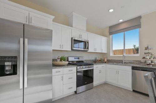 4236 Berryesa Ave, Merced, CA 95348-8557