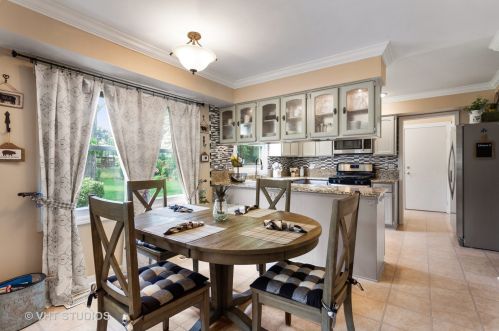 864 Burning Trl, Carol Stream IL  60188-9190 exterior