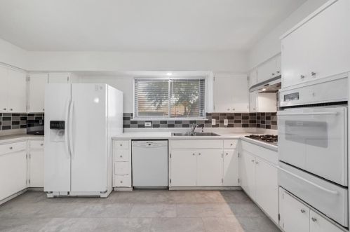 2612 Avenida Loop, Irving TX  75062-5131 exterior