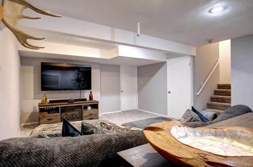 8123 Phillips Cir, Englewood CO 80112-3254 exterior