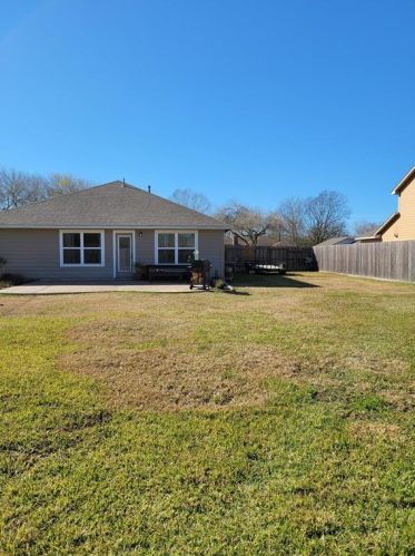 6114 Fox Ridge Dr, Angleton TX 77515-2512 exterior